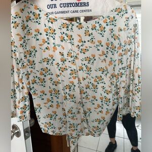 Casual shirt for going out. Can match it with jeans or a skirt.